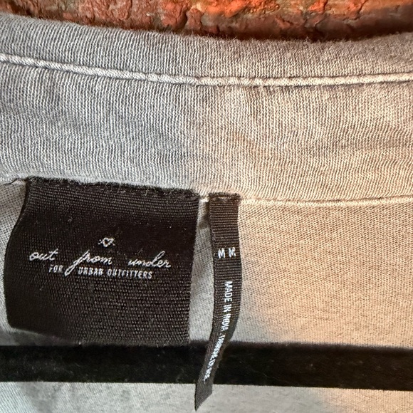 Out From Under Urban Outfitters Cropped Long Sleeve Raw Hem Gray Top M - Picture 2 of 4